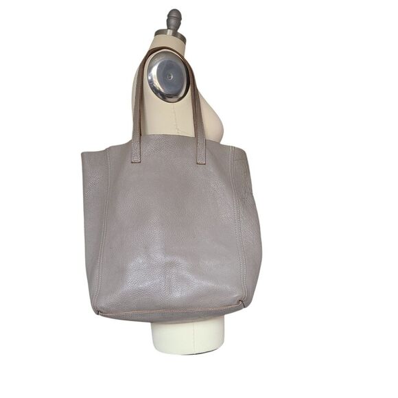 Cuyana Handbags - Cuyana Classic Unstructured Leather Pebbled Tote Purse Taupe Minimalist Everyday